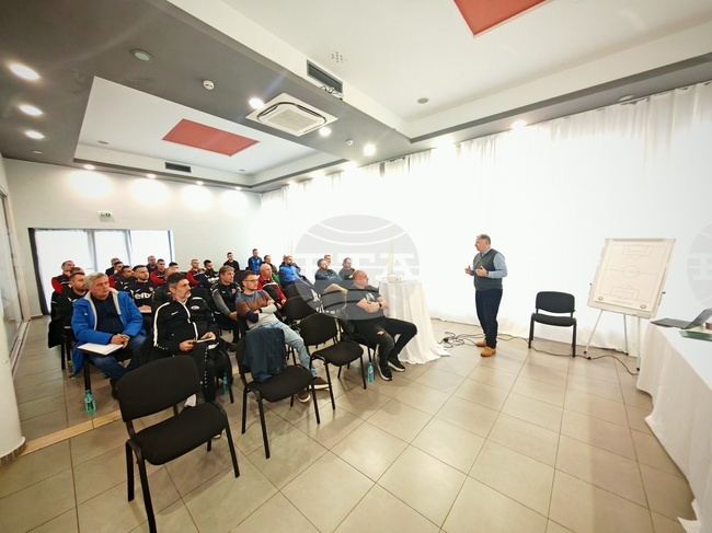 Семинар на треньори за деца в начален етап на футбола започна в Габрово