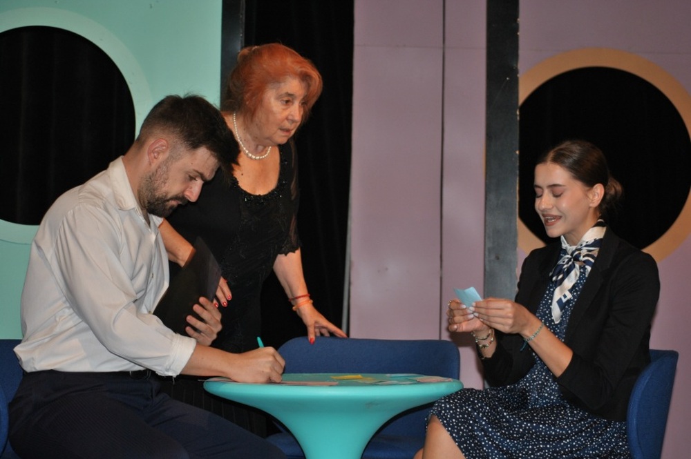 Кърджалийският театрално-музикален театър представя в Стара Загора пиесата „Игра на котки“