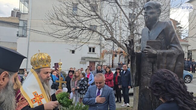 Първо основно училище „Свети Климент Охридски“ в Сандански отбеляза 150 години с откриване на паметник и капсула на времето