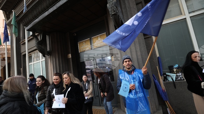 Social Workers Demand 20% Salary Increase