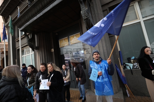 Social Workers Demand 20% Salary Increase