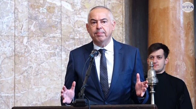 Човекът, който ще се изправи пред изкуствения интелект, прилича на университет, каза Бойко Василев в академичното си слово за празника на СУ