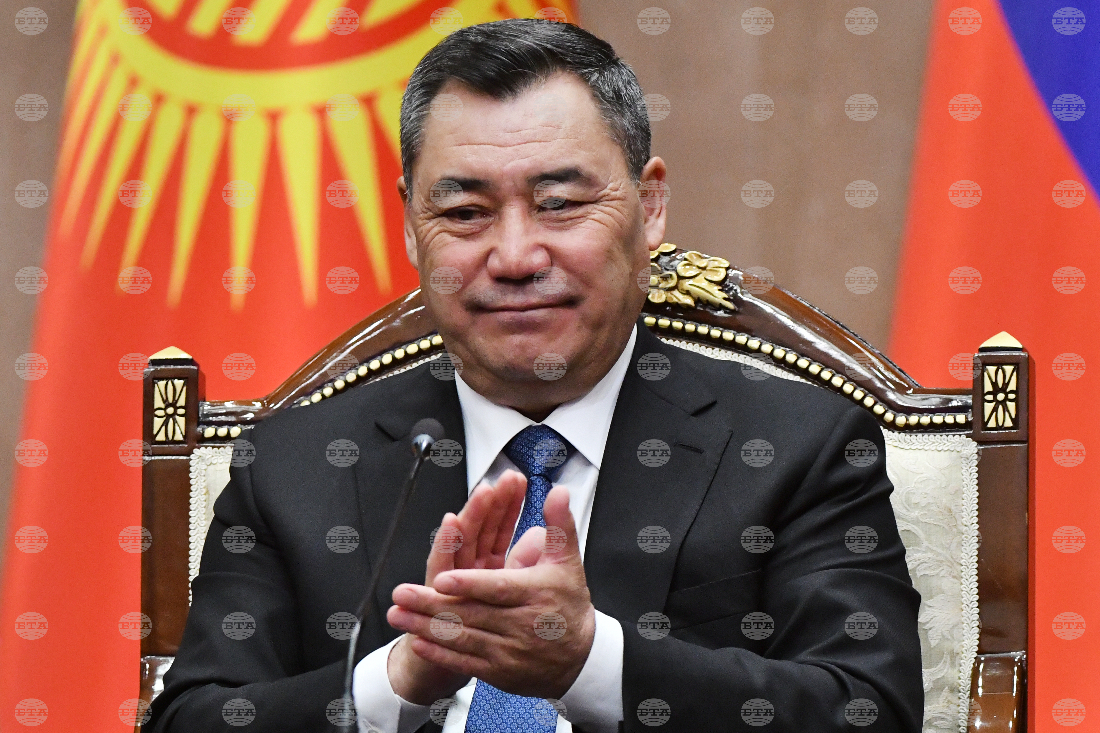 Гражданите на Киргизстан гласуват днес за нов парламент на предсрочни избори