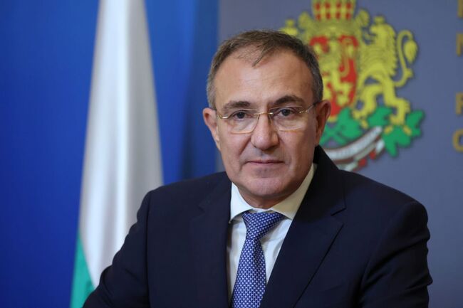 Министър Гуцанов: Всеки четвърти пенсионер ще получи коледни добавки