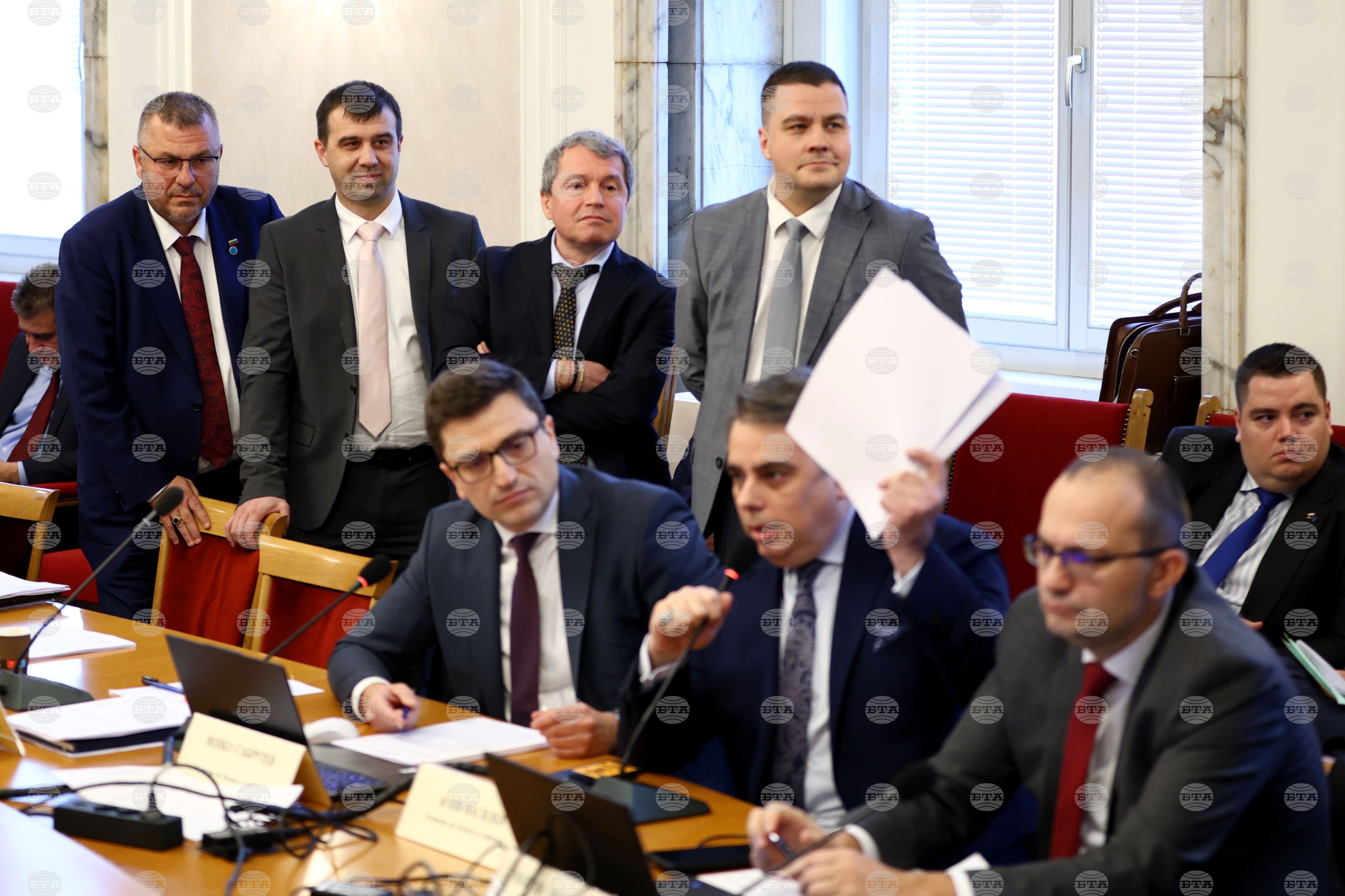 Комисията по бюджет и финанси, свикана извънредно по-рано, не започва по същество заради разногласия между депутатите