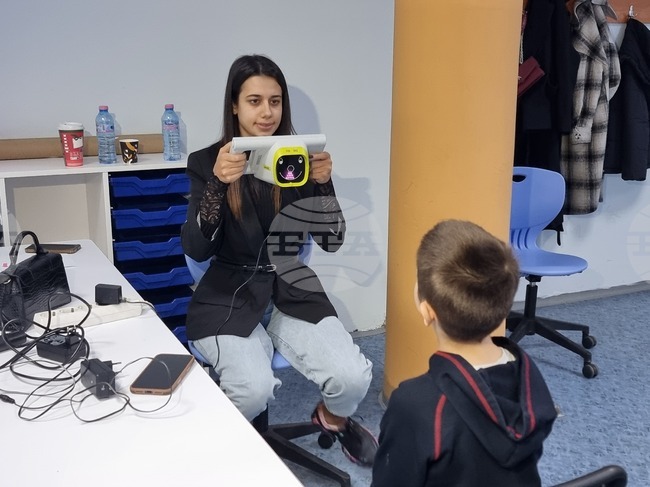 На близо 1500 деца в Перник ще бъдат направени безплатни очни прегледи по инициатива на кмета и Клиниката по очни болести на Александровска болница