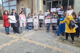 Ямбол - протест - служители на „Инспекция по труда“