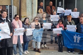 Ямбол - протест - служители на „Инспекция по труда“