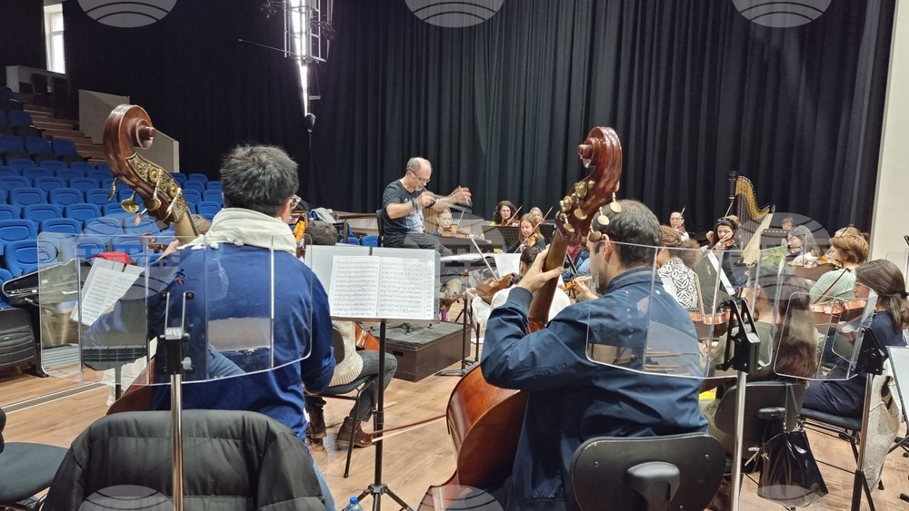 Концерт „Инфлуенсъри, учители“ подготвя Симфониета Враца заедно с диригента Найден Тодоров