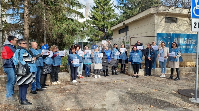 Служители на Дирекция „Социално подпомагане“ в Добрич протестираха с настояване за справедливо възнаграждение 