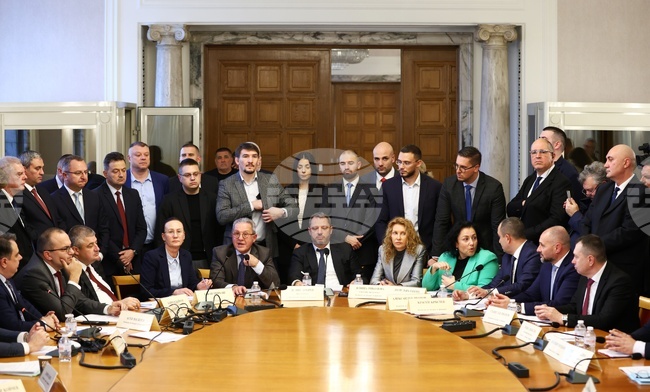 Комисията по бюджет и финанси в НС разглежда проектобюджетите на ДОО и НЗОК на второ четене