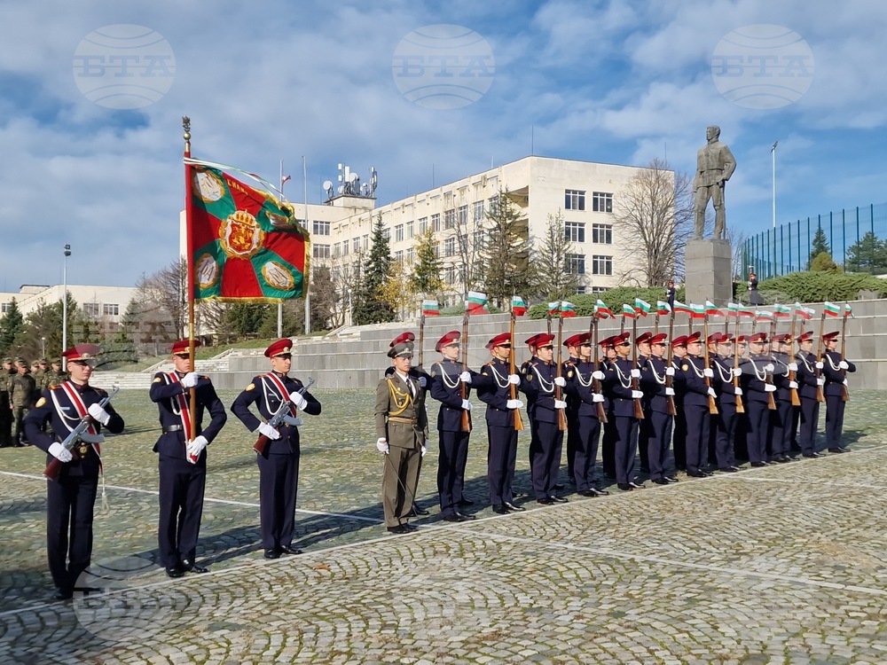 С богослужение, военен ритуал и празнична програма Националният военен университет във Велико Търново отбеляза 147-ата си годишнина 