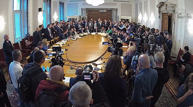 Комисията по бюджет и финанси, свикана извънредно по-рано, не започва по същество заради разногласия между депутатите