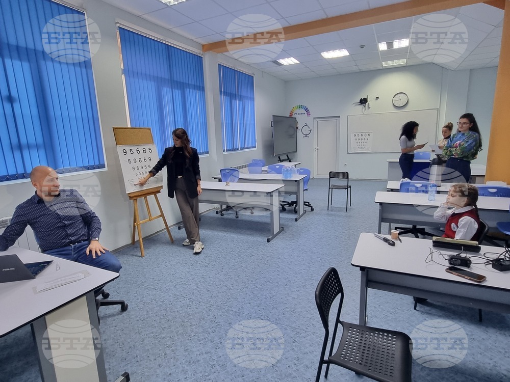 Перник - безплатни офталмологични прегледи за деца