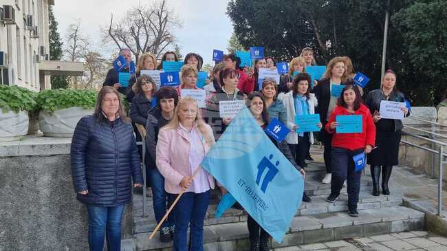Служителите на Дирекцията за социално подпомагане във Велико Търново протестираха за 20 процента увеличение на заплатите
