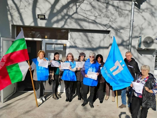 Служители на дирекциите „Бюро по труда“ и „Социално подпомагане“ в Омуртаг протестираха за достойно заплащане 