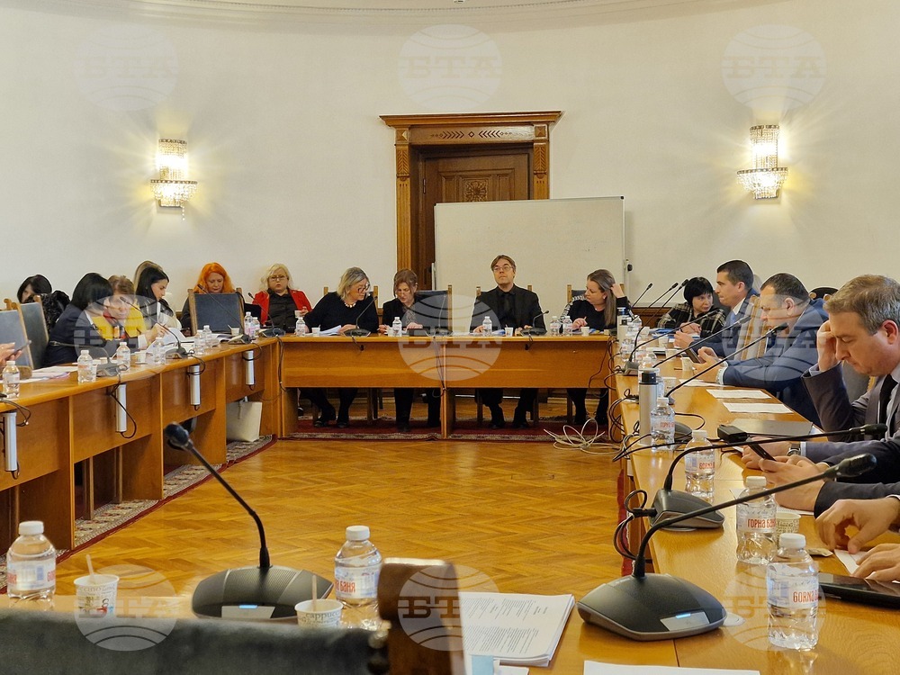 Комисията по конституционни и правни въпроси обсъди на второ гласуване общ законопроект за промени в Семейния кодекс