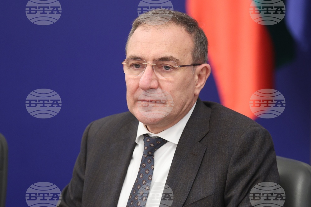 Социалният министър Борислав Гуцанов ще обяви пет нови места за настаняване на възрастни