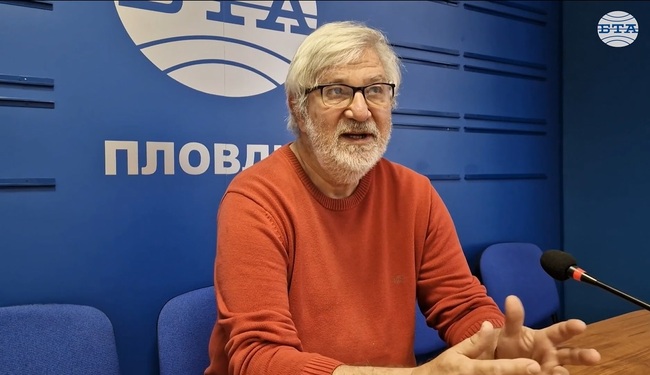 Комбинацията от четене, музей, архив, които литературният музей обединява, прави така, че литературната история да живее във всеки от нас, каза доц. Младен Влашки