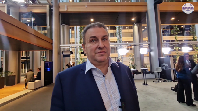 Само в България полицейски коне и служебни кучета се третират като вещи, каза на пресконференция в Страсбург евродепутатът Емил Радев