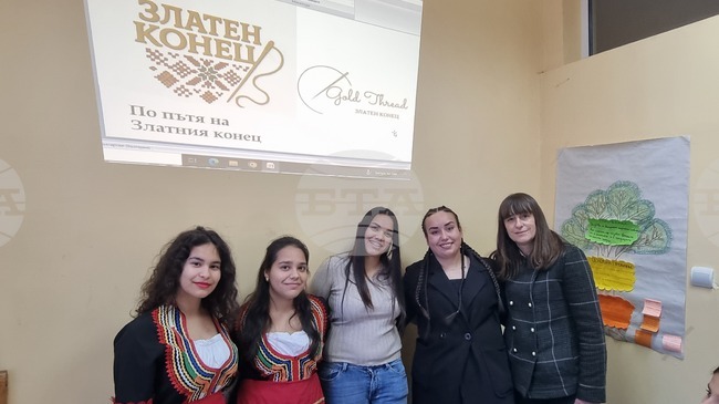 Ученици от Брезник създадоха работилница по везба „Златен конец“