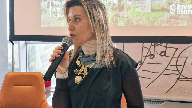 Община Стара Загора въвежда работещи решения за управление на тексилните отпадъци, каза началникът на ресорния отдел Росица Райкова