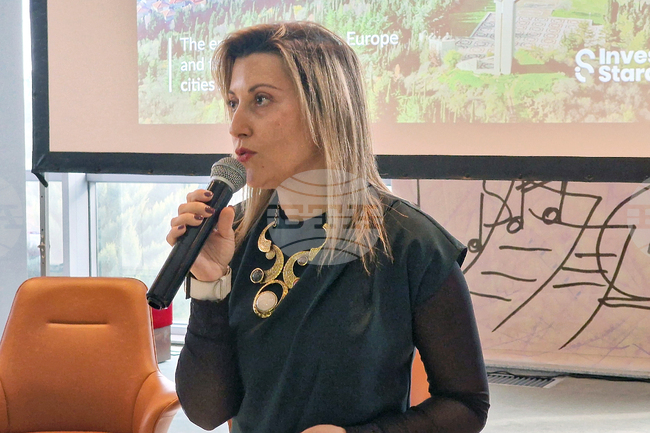 Община Стара Загора въвежда работещи решения за управление на тексилните отпадъци, каза началникът на ресорния отдел Росица Райкова