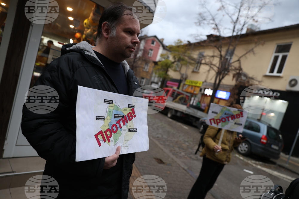 Наредба за разширяване и поскъпване на зоните за паркиране - протест