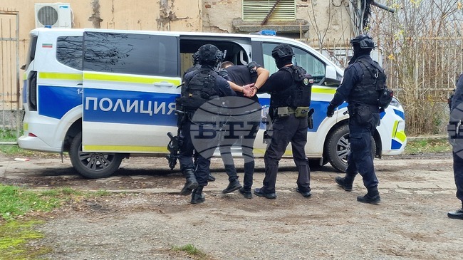 Тренировъчно занятие за повишаване готовността за реакция при извънредни ситуации се състоя в две училища в Перник