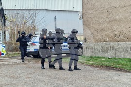 Перник - служители на ОД на МВР Перник - тренировъчно занятие