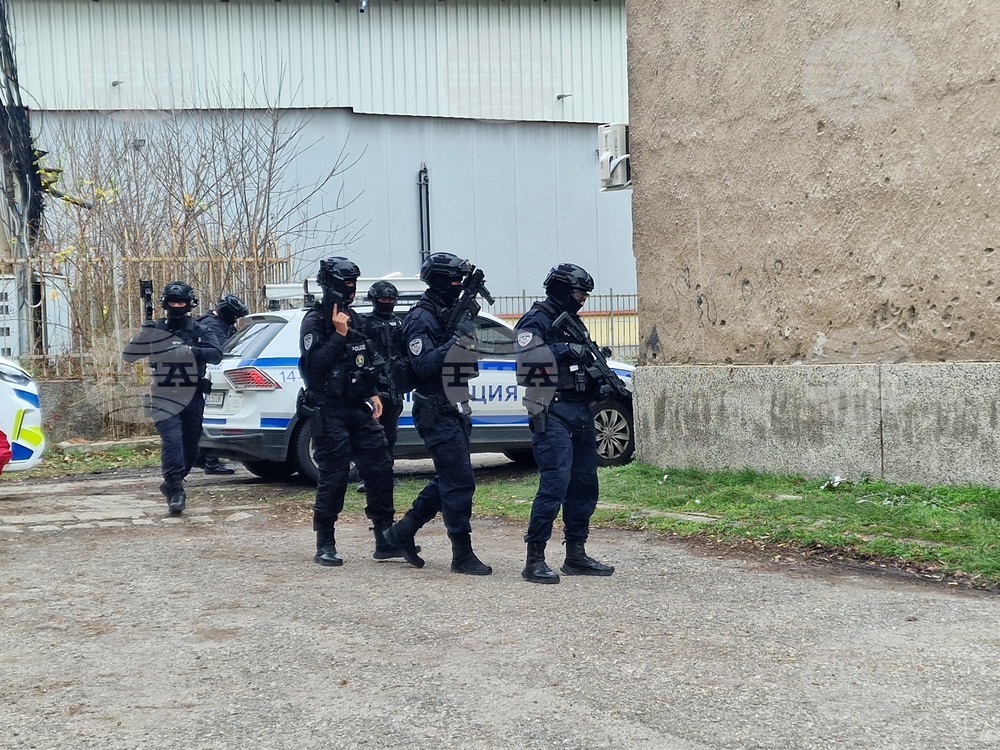 Перник - служители на ОД на МВР Перник - тренировъчно занятие