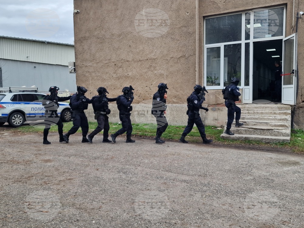 Перник - служители на ОД на МВР Перник - тренировъчно занятие