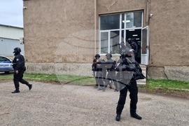 Перник - служители на ОД на МВР Перник - тренировъчно занятие