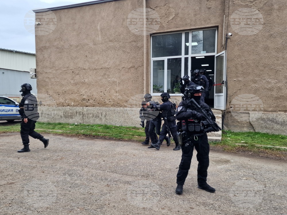 Перник - служители на ОД на МВР Перник - тренировъчно занятие