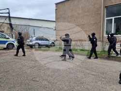 Перник - служители на ОД на МВР Перник - тренировъчно занятие