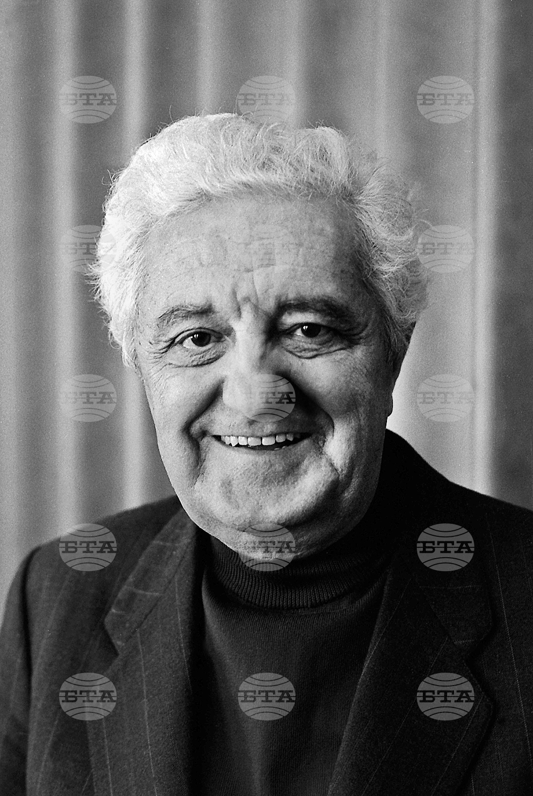 Акад. Ефрем Каранфилов - литературен критик, есеист и публицист