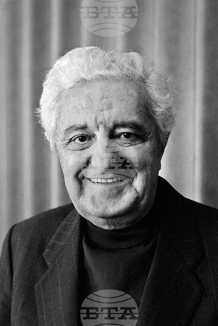 Акад. Ефрем Каранфилов - литературен критик, есеист и публицист