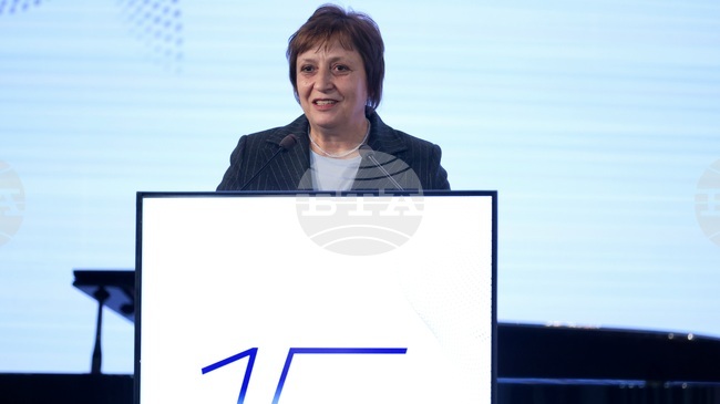 В България проблемът с равенството на половете в науката не стои, каза председателят на БАН чл.-кор. Евелина Славчева на церемонията "За жените в науката"