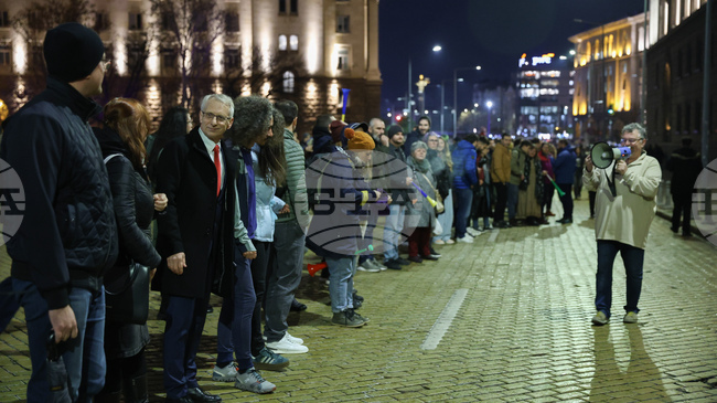 Очакваме приемащите бюджет по начин, който няма общо с парламентарната практика, да разберат, че това няма да е приемливо, каза Николай Денков