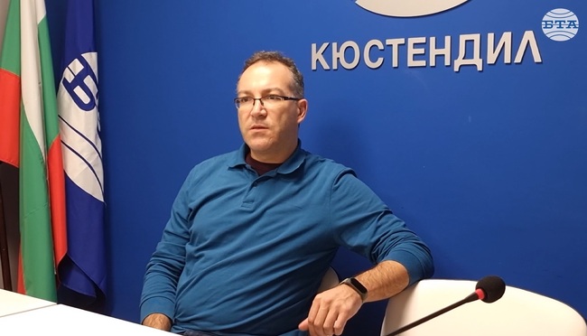 Събитията в българската история стават по-широко популярни, когато преминат през литературен формат, смята кюстендилският автор Калин Василев