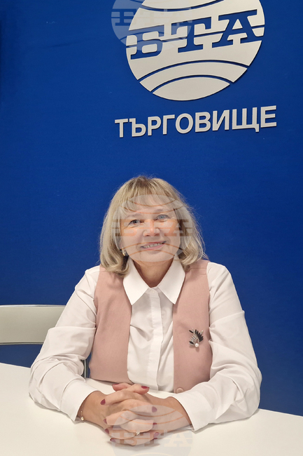 Думите ми помагат да подреждам ума и да пълня сърцето си, каза писателката Златка Андонова от Търговище