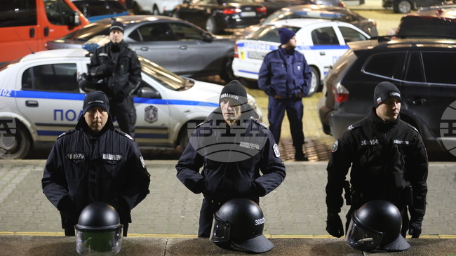В КПП-та на девет места полицията ще проверява граждани за забранени предмети във връзка с протеста тази вечер в София