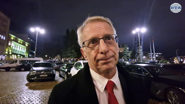 Очакваме приемащите бюджет по начин, който няма общо с парламентарната практика, да разберат, че това няма да е приемливо, каза Николай Денков