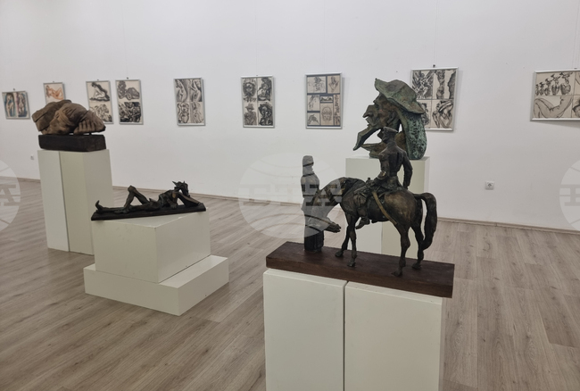 Ретроспективна изложба от рисунки и скулптури показва плевенският творец Красимир Яков