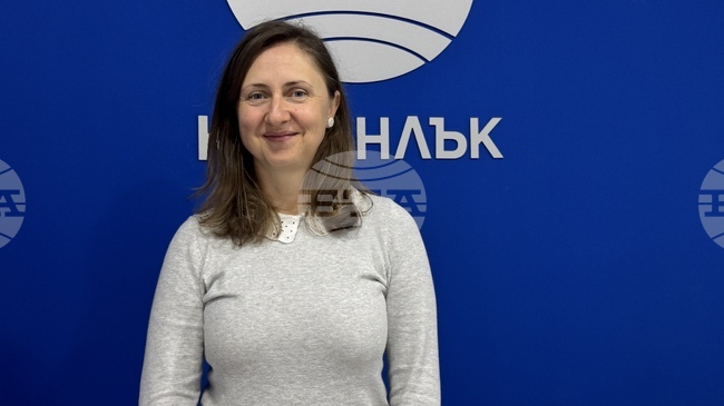 За мен тишината е спокойствието, което усещам пред платното, каза за БТА художничката Катя Христова 