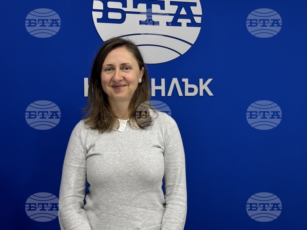 За мен тишината е спокойствието, което усещам пред платното, каза за БТА художничката Катя Христова 