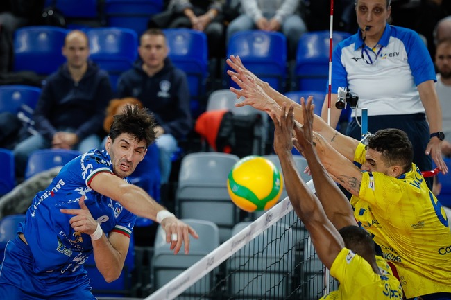 Левски загуби и реванша от Лас Палмас и отпадна от Шампионската лига по волейбол, продължава в турнира за купата на ЦЕВ