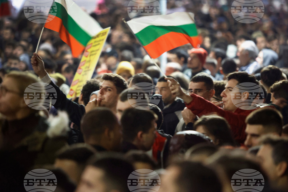 АП: Хиляди хора протестираха в България преди финалното гласуване на бюджета, предвиждащ рязко увеличение на данъците