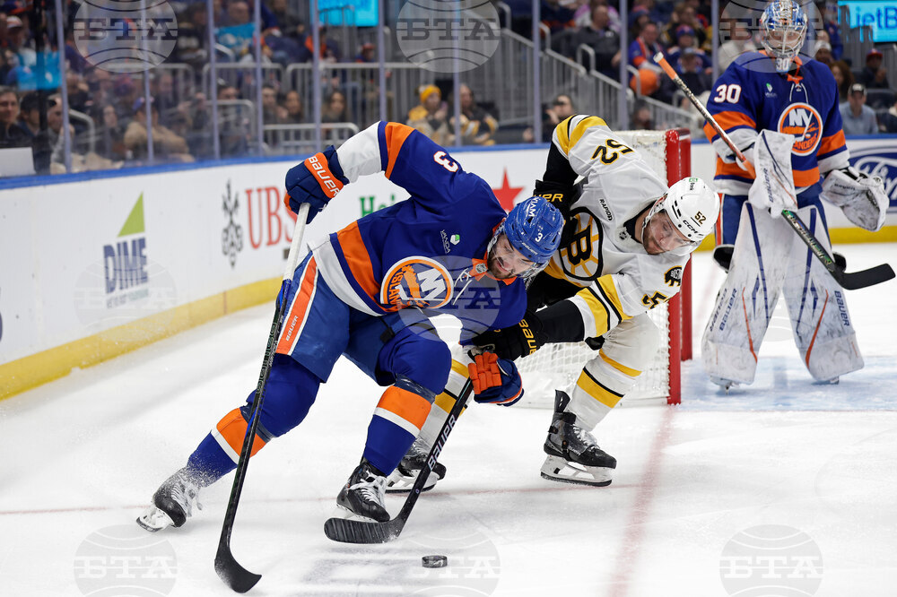 Bruins Islanders Hockey