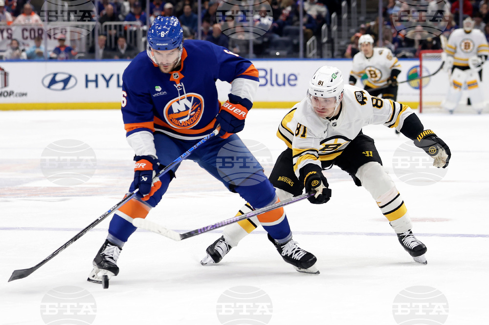 Bruins Islanders Hockey